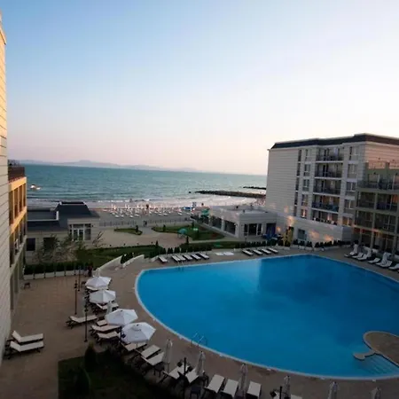 Apartamento частно студио в комплекс ризорт